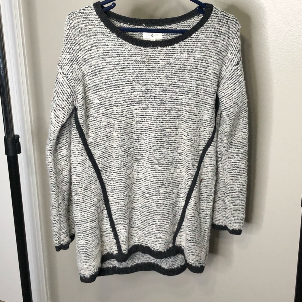 Lou & Grey White and black crewneck sweater